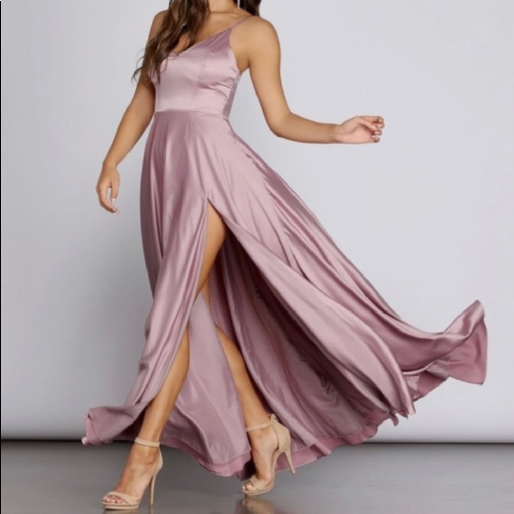 Windsor Alva Satin Slit Gown (SIZE XS/S)